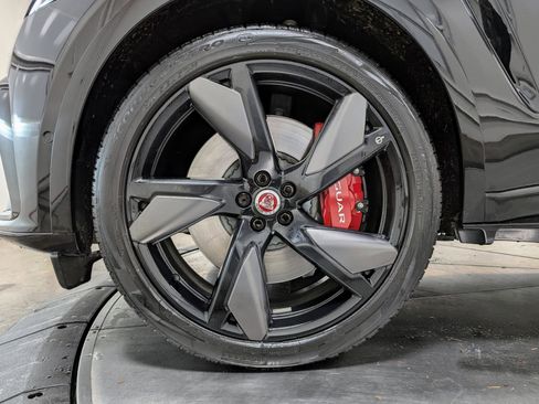 Used 2022 Jaguar F-PACE SVR image 11