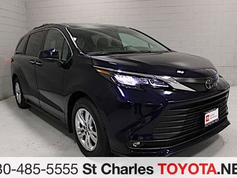 Certified 2026 Toyota Sienna XLE AWD/4WD image 1