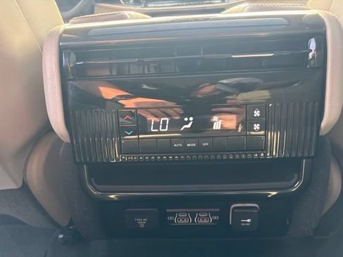 Used 2024 Jeep Wagoneer 2WD w/ Premium Group I image 21