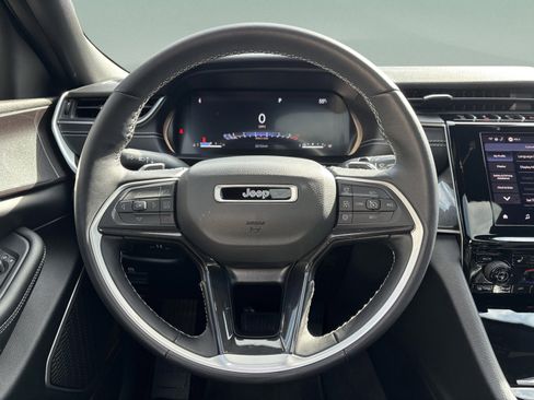 Used 2022 Jeep Grand Cherokee Altitude image 10