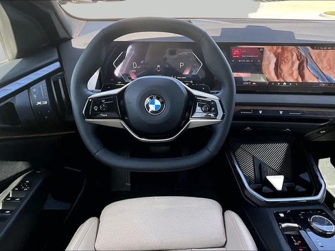 Used 2025 BMW X3 xDrive30i w/ Premium Package AWD/4WD image 5