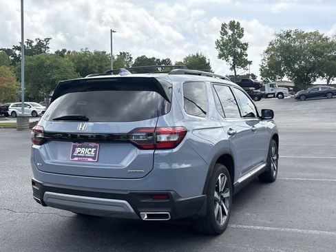 Used 2025 Honda Pilot Touring image 5