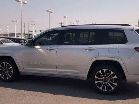 Used 2021 Jeep Grand Cherokee L Overland w/ Luxury Tech Group IV AWD/4WD image 7