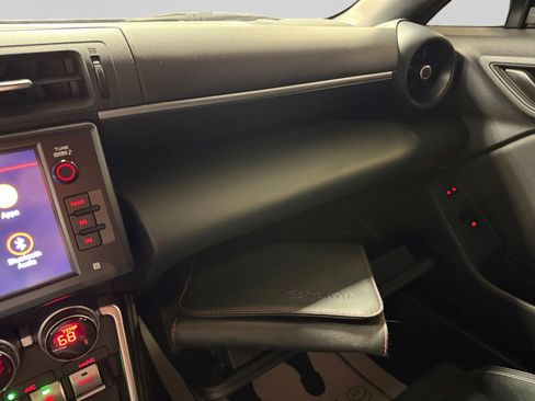 Used 2022 Toyota GR86 Premium w/ ALL Weather Mat Package (TMS) RWD image 35