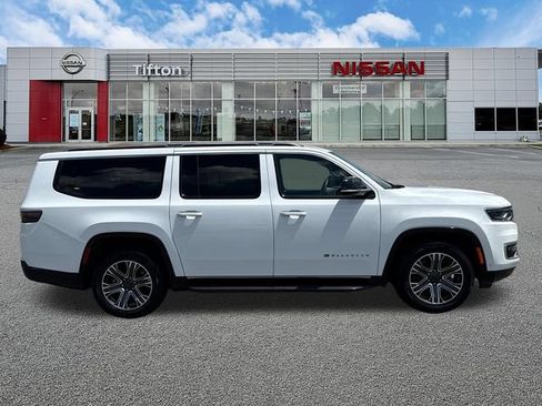 Used 2024 Jeep Wagoneer L Series II RWD image 8