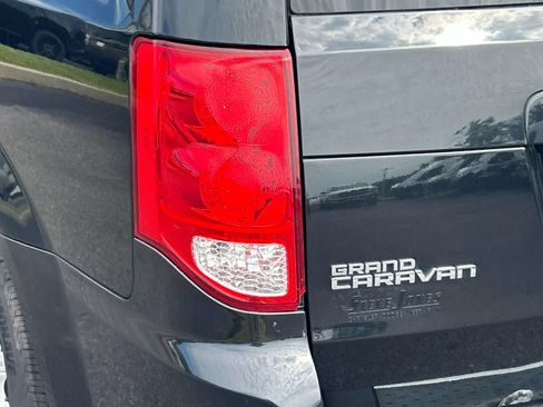 Used 2019 Dodge Grand Caravan SXT FWD image 13