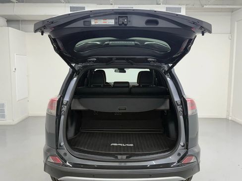 Used 2017 Toyota RAV4 SE image 39