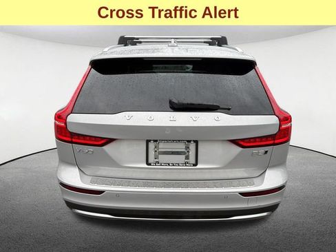 Used 2025 Volvo V60 B5 Cross Country Ultra w/ Protection Package Premier AWD/4WD image 11