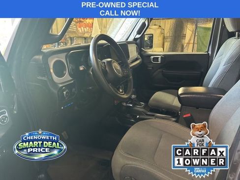 Used 2024 Jeep Wrangler Unlimited AWD/4WD image 5