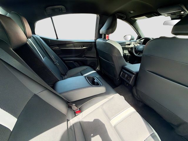Used 2025 Toyota Camry SE FWD image 27