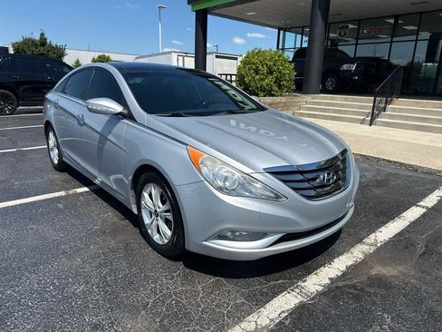 Used 2012 Hyundai Sonata Limited w/ Navigation Pkg FWD image 2