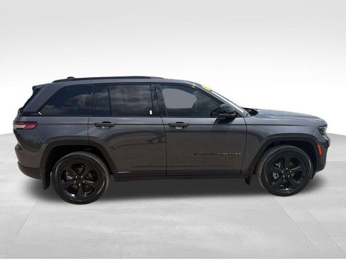 Used 2023 Jeep Grand Cherokee Altitude AWD/4WD image 6