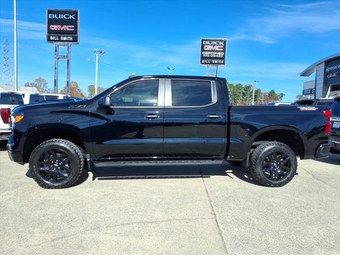Used 2024 Chevrolet Silverado 1500 Custom Trail Boss w/ LPO, Dark Essentials Package image 4