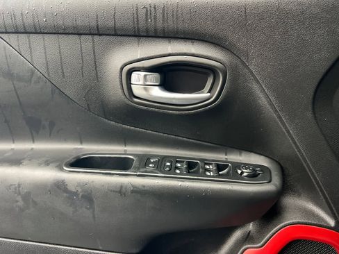 Used 2017 Jeep Renegade Trailhawk image 13