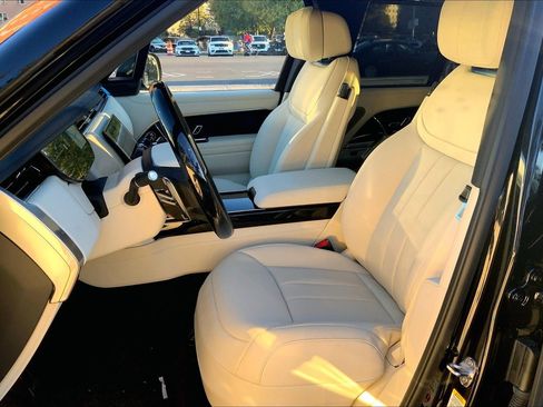 New 2025 Land Rover Range Rover Autobiography image 9