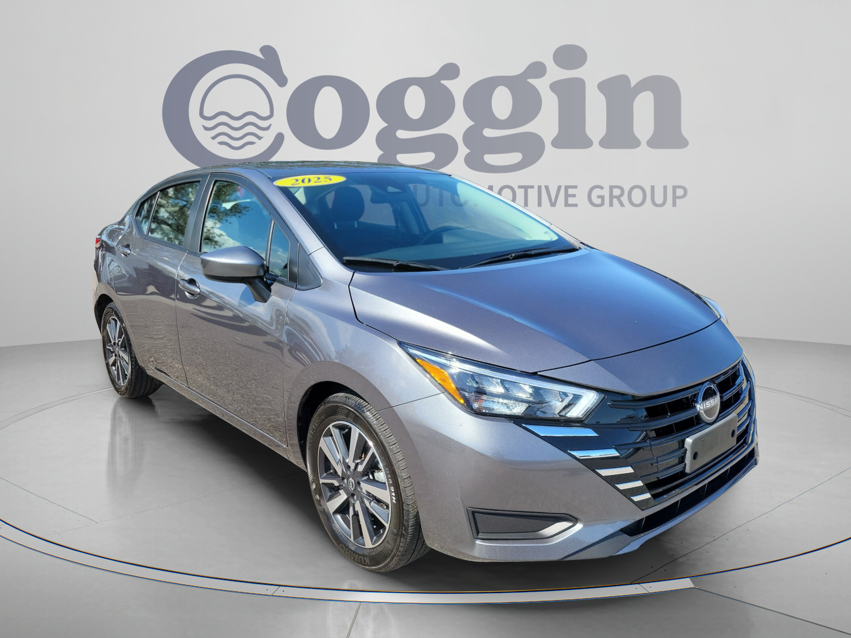 Used 2025 Nissan Versa SV FWD image 4
