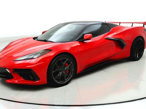 Used 2021 Chevrolet Corvette Stingray Premium Conv w/ Z51 Performance Package RWD image 3