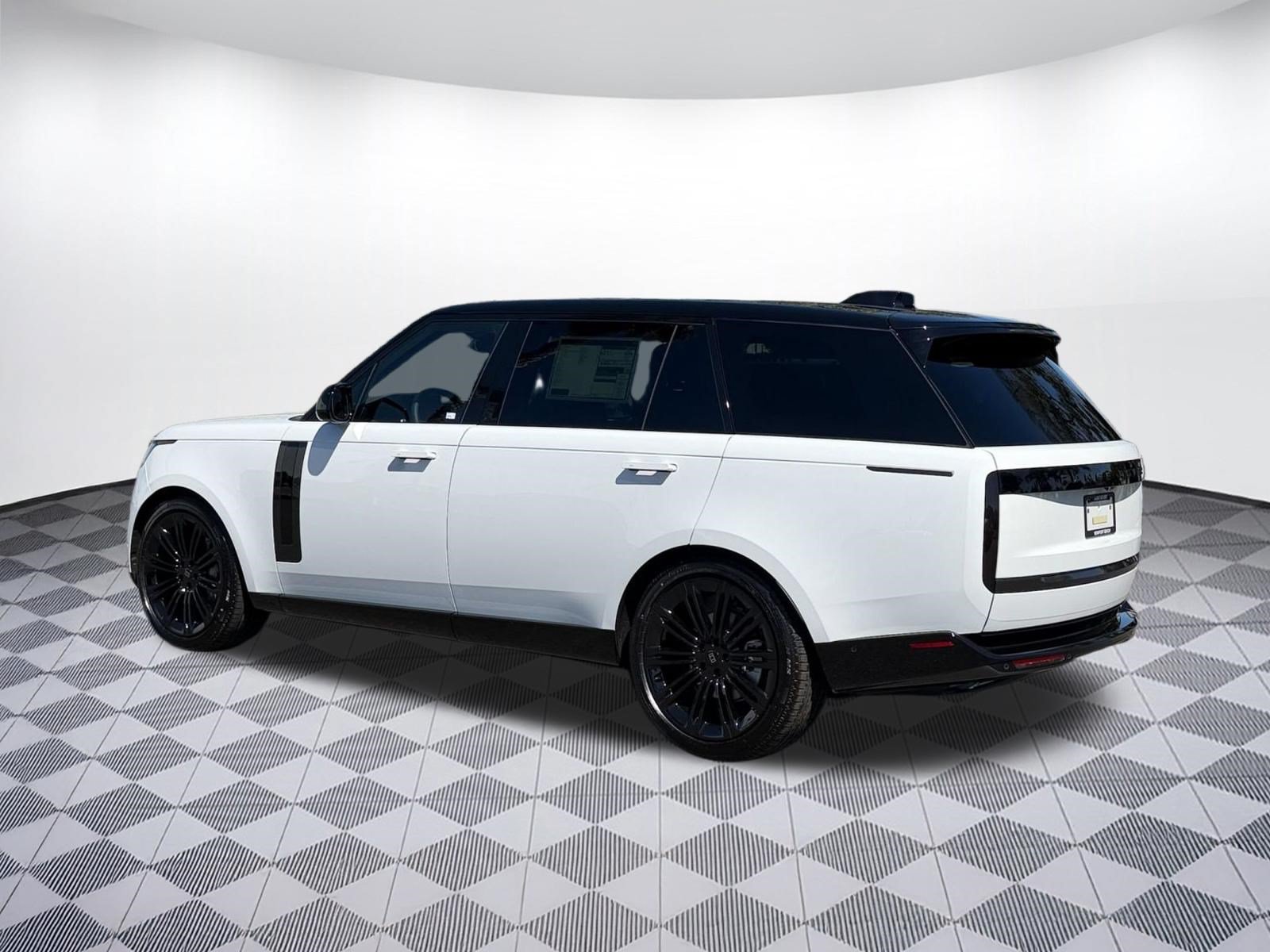 New 2027 Land Rover Range Rover Long Wheelbase SE AWD/4WD image 3