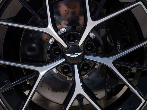 New 2026 Aston Martin DBX 707 image 10