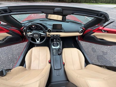 Used 2017 MAZDA MX-5 Miata RF Grand Touring w/ Appearance Package RWD image 17