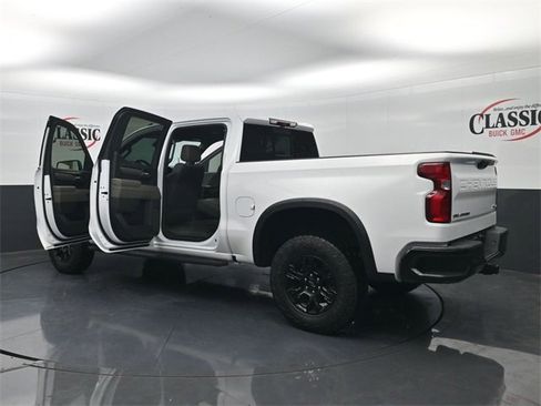 Used 2023 Chevrolet Silverado 1500 ZR2 w/ Technology Package image 34