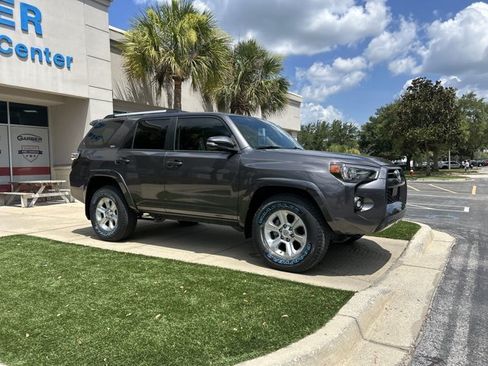 Used 2021 Toyota 4Runner SR5 Premium w/ Moonroof Package RWD image 2