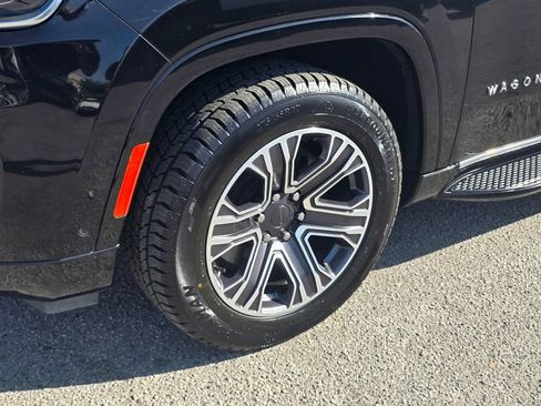 Certified 2024 Jeep Wagoneer L Series II RWD image 11