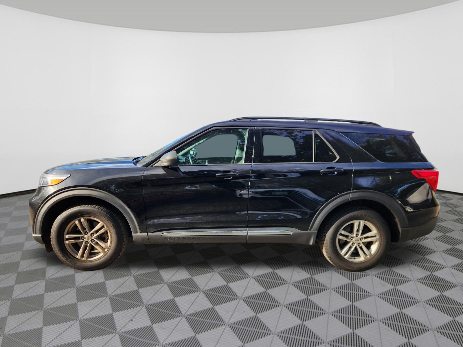 Used 2021 Ford Explorer XLT AWD/4WD image 5