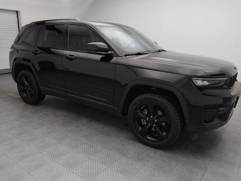 Used 2023 Jeep Grand Cherokee Altitude AWD/4WD image 13