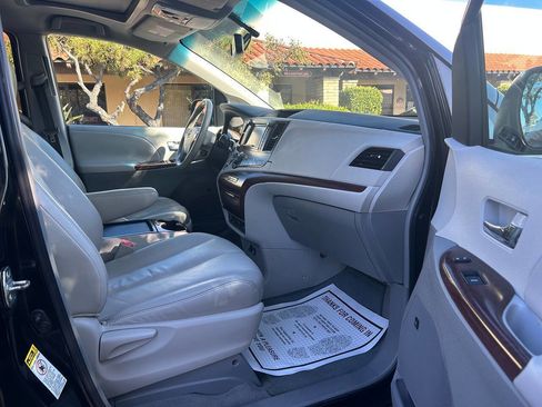 Used 2011 Toyota Sienna XLE image 10