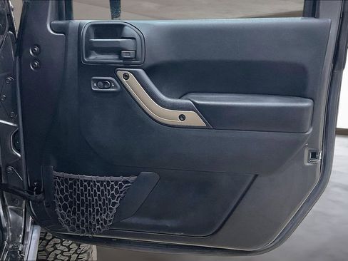 Used 2017 Jeep Wrangler Unlimited Sahara image 23