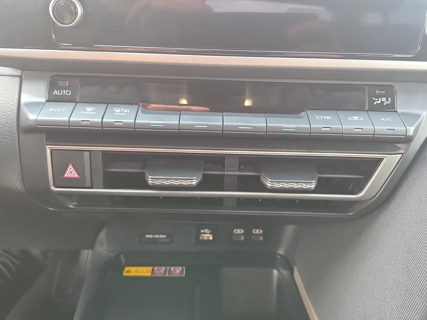 Used 2025 Toyota Camry LE FWD image 19