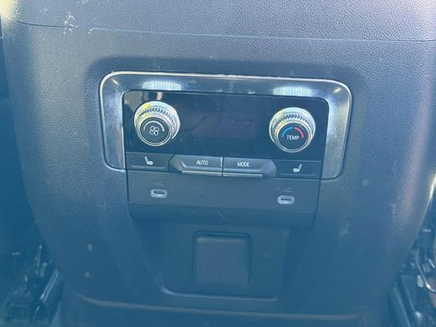 Used 2023 GMC Yukon Denali AWD/4WD image 15