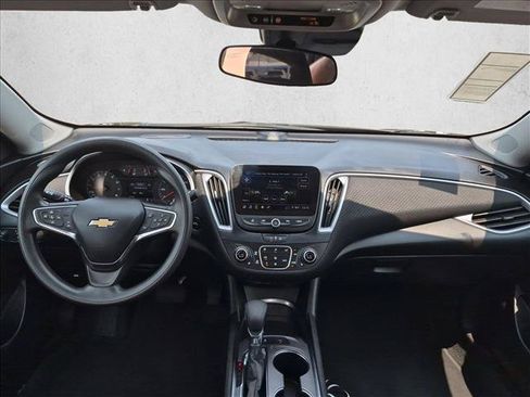 Used 2025 Chevrolet Malibu LT FWD image 18