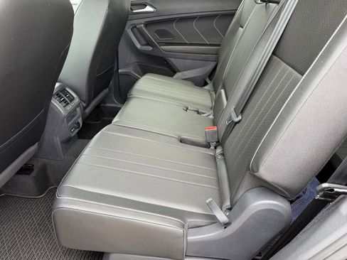 Used 2023 Volkswagen Tiguan SE w/ Panoramic Sunroof Package FWD image 10