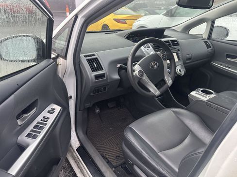 Used 2012 Toyota Prius V Five image 5