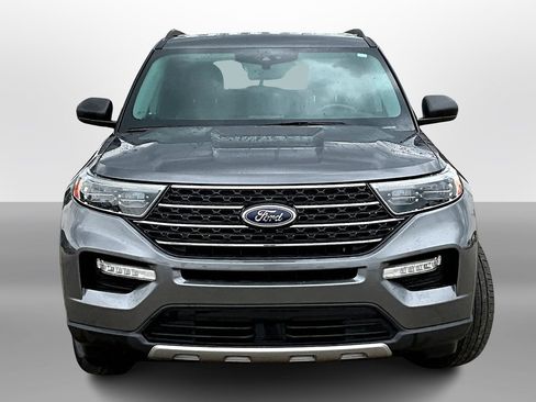 Used 2022 Ford Explorer XLT w/ Equipment Group 202A image 3