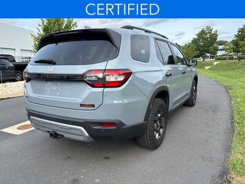 Certified 2025 Honda Pilot TrailSport image 6