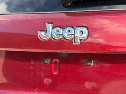 Used 2022 Jeep Grand Cherokee Limited image 9