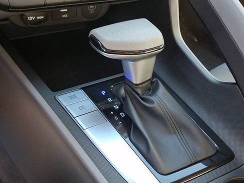 Used 2024 Hyundai Elantra SEL image 15