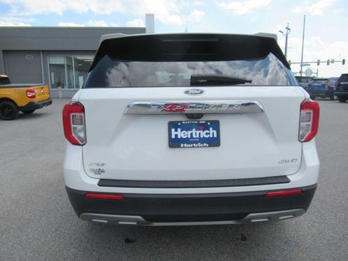 Used 2022 Ford Explorer XLT w/ Equipment Group 202A image 6