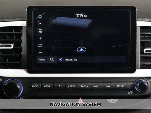 Certified 2025 Hyundai Venue Limited FWD image 3