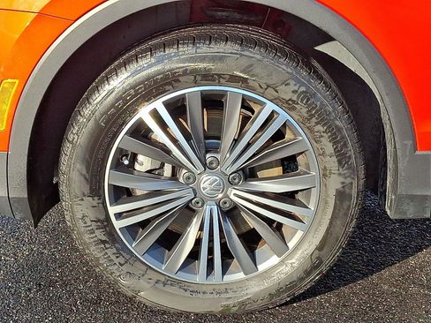 Used 2018 Volkswagen Tiguan SEL image 9