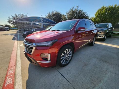 Used 2023 Chevrolet Traverse Premier FWD image 3