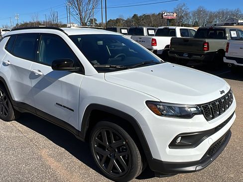New 2026 Jeep Compass Latitude image 5