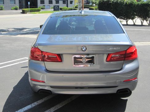 Used 2018 BMW 540i w/ Premium Package image 4