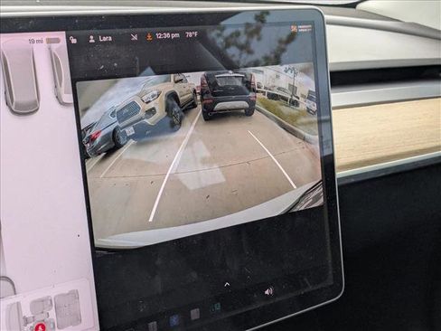 Used 2020 Tesla Model 3 Standard Range image 11