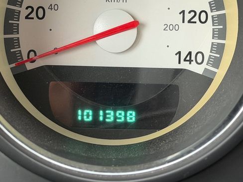 Used 2010 Dodge Challenger SE image 19