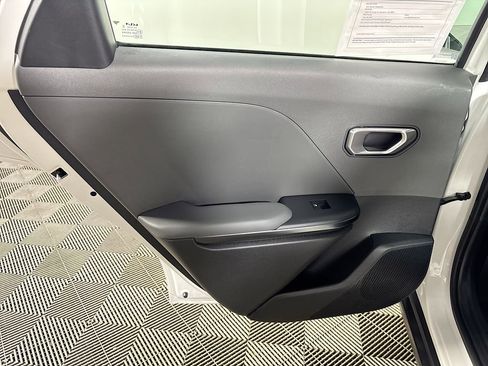 Used 2025 Kia K4 LXS image 18