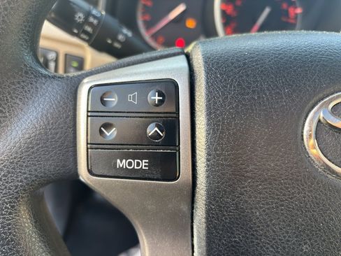 Used 2013 Toyota 4Runner SR5 w/ Convenience Pkg image 9